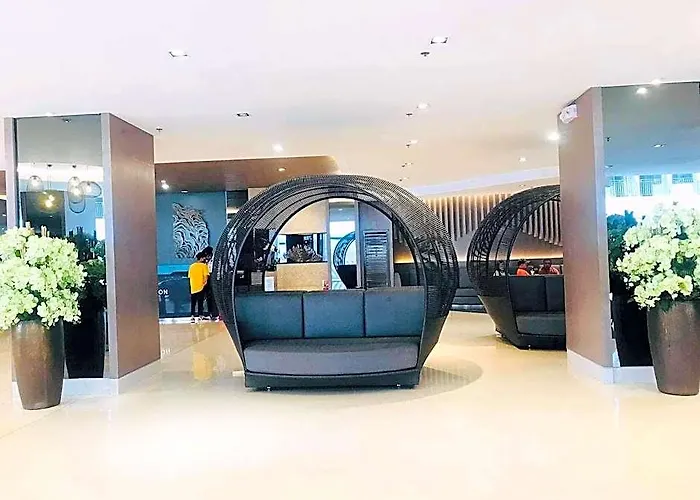 Shawnalyn Mall Of 5*